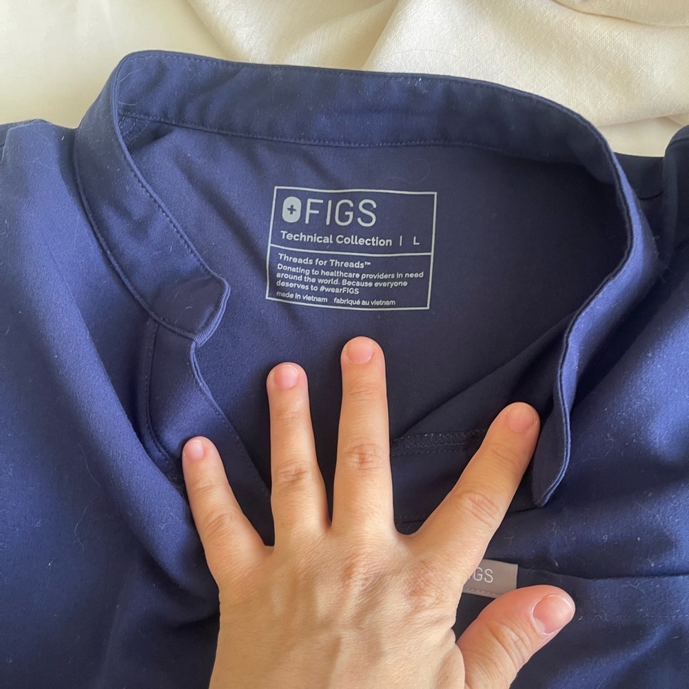 FIGS NAVY BLUE MATERNITY TOP SZ L & SCRUB BOTTOMS MATERNITY SZ XL COLOR NAVY